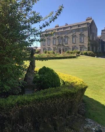 Moresby Hall エクステリア 写真